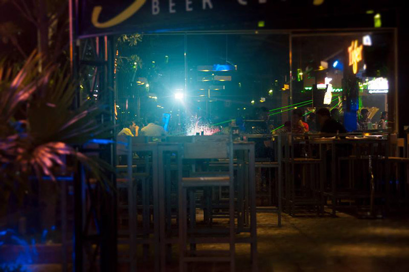 Boomerang beer club, đèn sân khấu đẹp